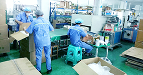 廠房內工人實際操作圖